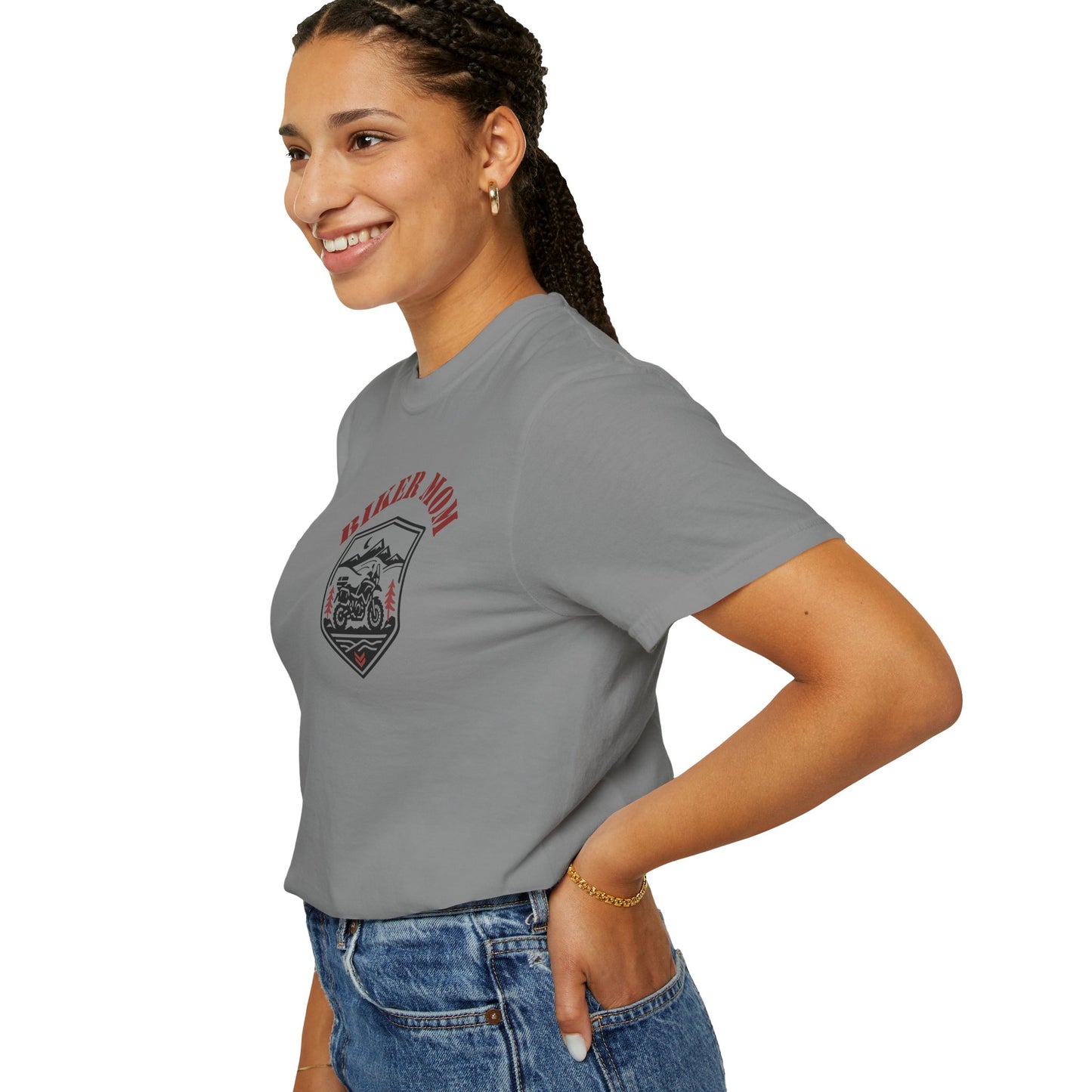 BIKER MOM Chest Badge Graphic Women’s Motorcycle T-Shirt | Gray & Red