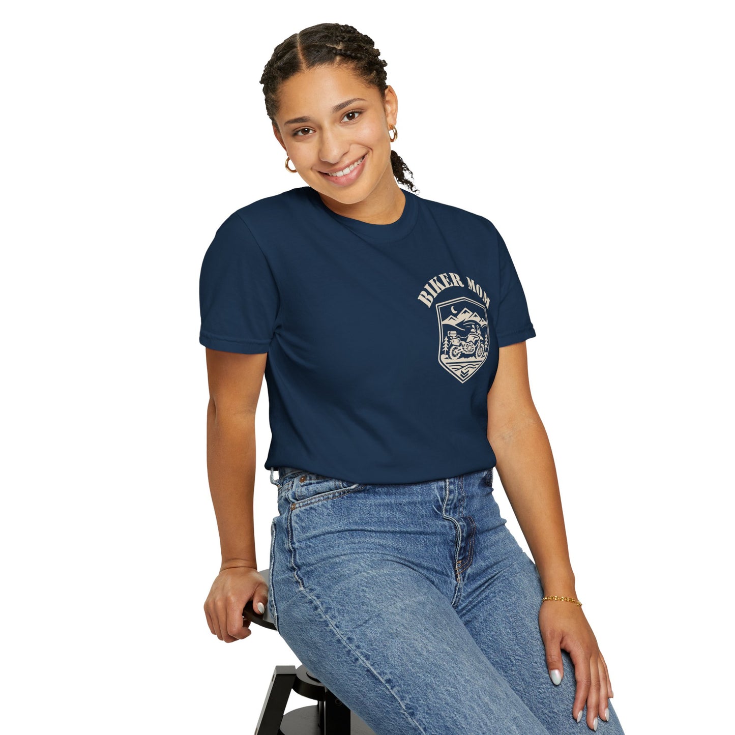 BIKER MOM Chest Badge Graphic Women’s Motorcycle T-Shirt | Navy & Cream