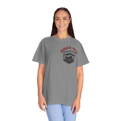 BIKER MOM Chest Badge Graphic Women’s Motorcycle T-Shirt | Gray & Red