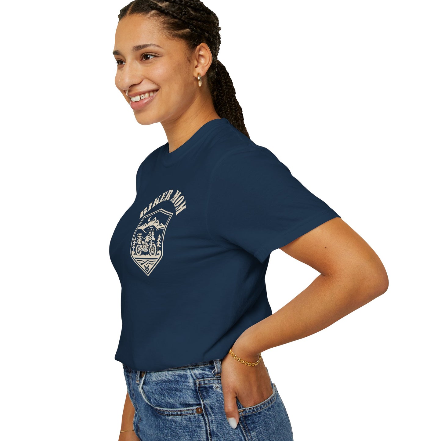 BIKER MOM Chest Badge Graphic Women’s Motorcycle T-Shirt | Navy & Cream