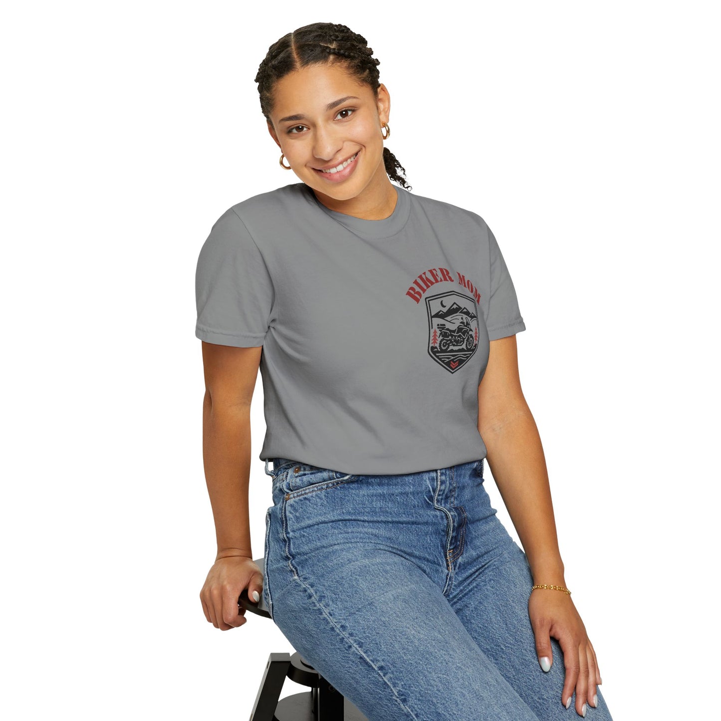 BIKER MOM Chest Badge Graphic Women’s Motorcycle T-Shirt | Gray & Red